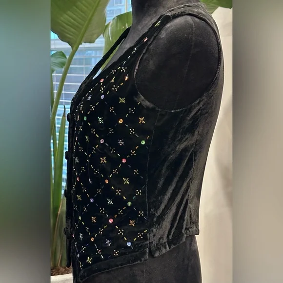 Vintage Banana Republic Velvet Beaded
Vest 90s Flair Size 10 - Picture 8 of 16